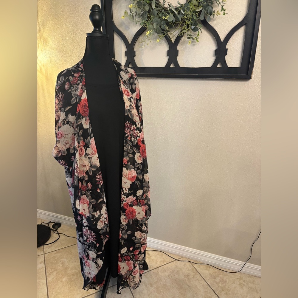 LuLaRoe OUTFIT. Solid Black Carly Hi Low Dress 3X with Floral Shirley Kimono XL